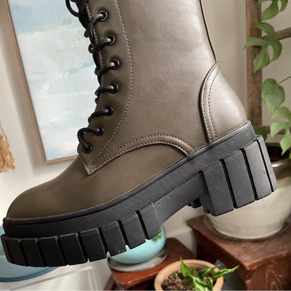 ASOS Truffle Collection chunky lace up ankle boots in khaki (olive green) - Picture 4 of 13